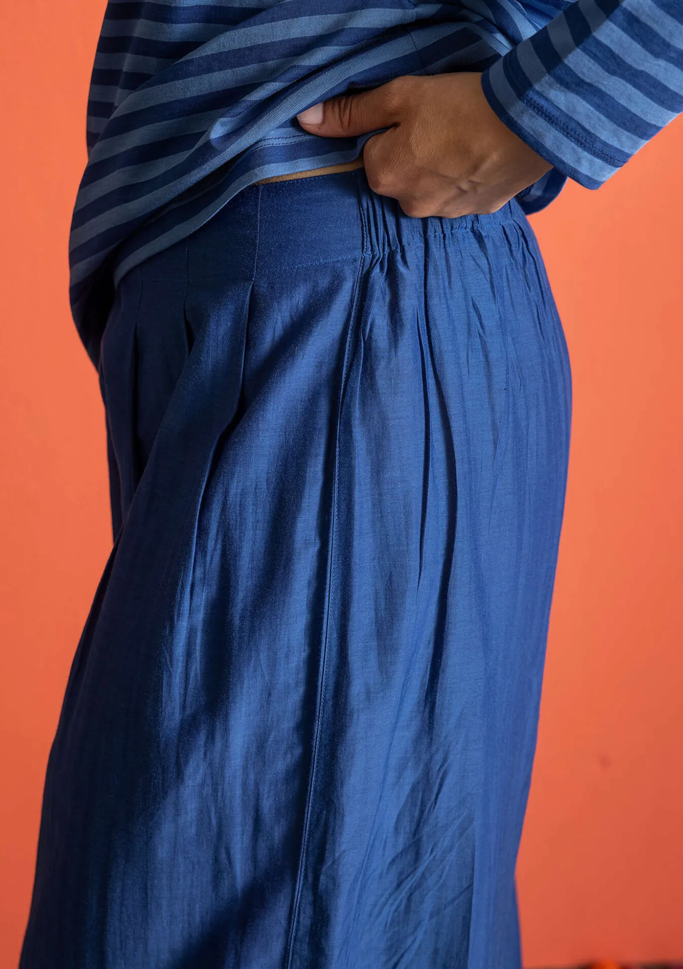 Housut puuvillaa ja silkkiä