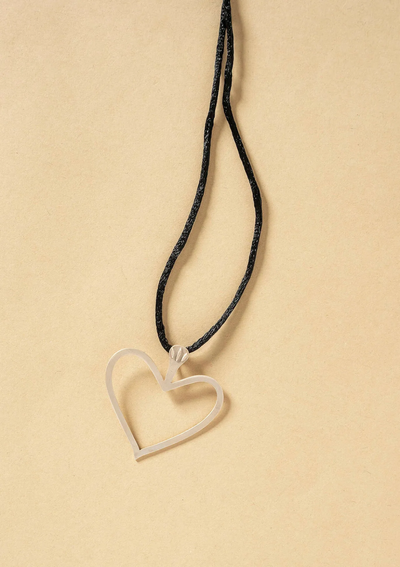 Kaulakoru "Anita" hopeaa