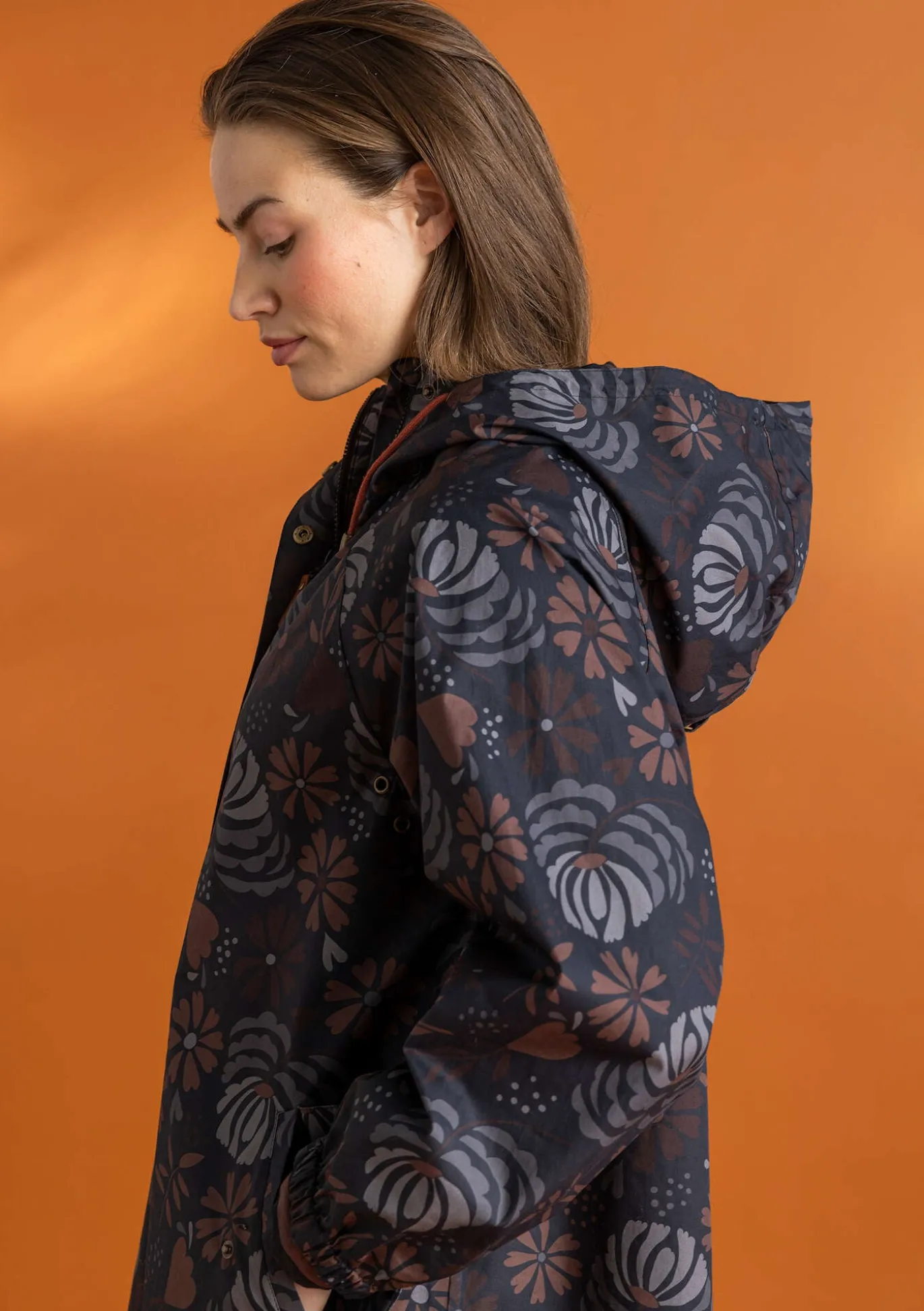 Kudottu sadetakki ”Hedda” ekopuuvillaa