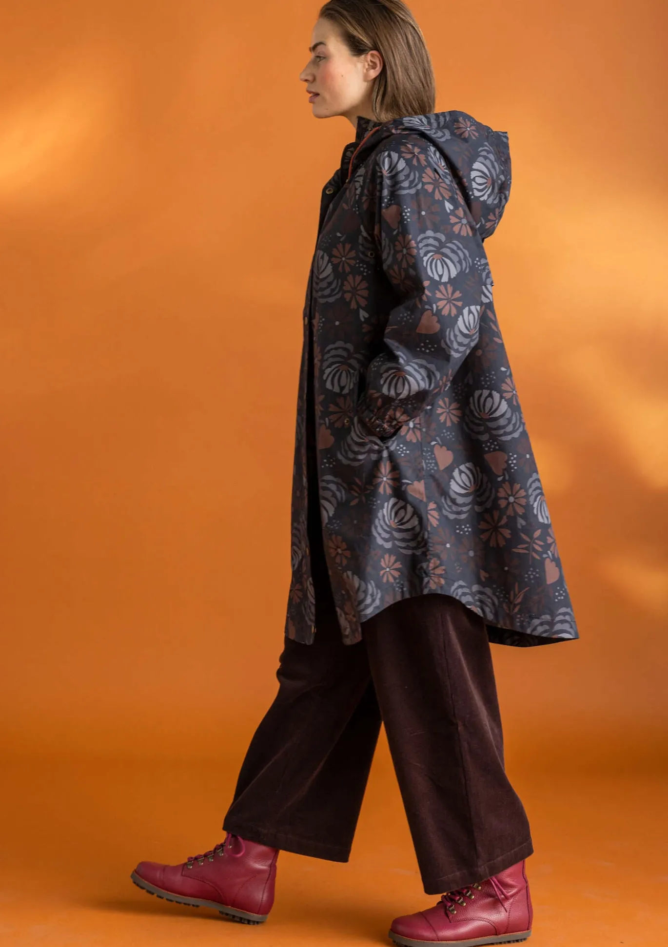 Kudottu sadetakki ”Hedda” ekopuuvillaa