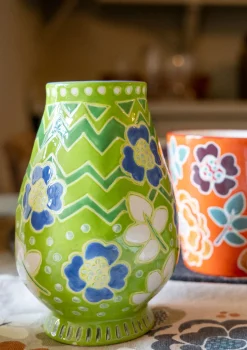 Maljakko "Wild rose" keramiikkaa