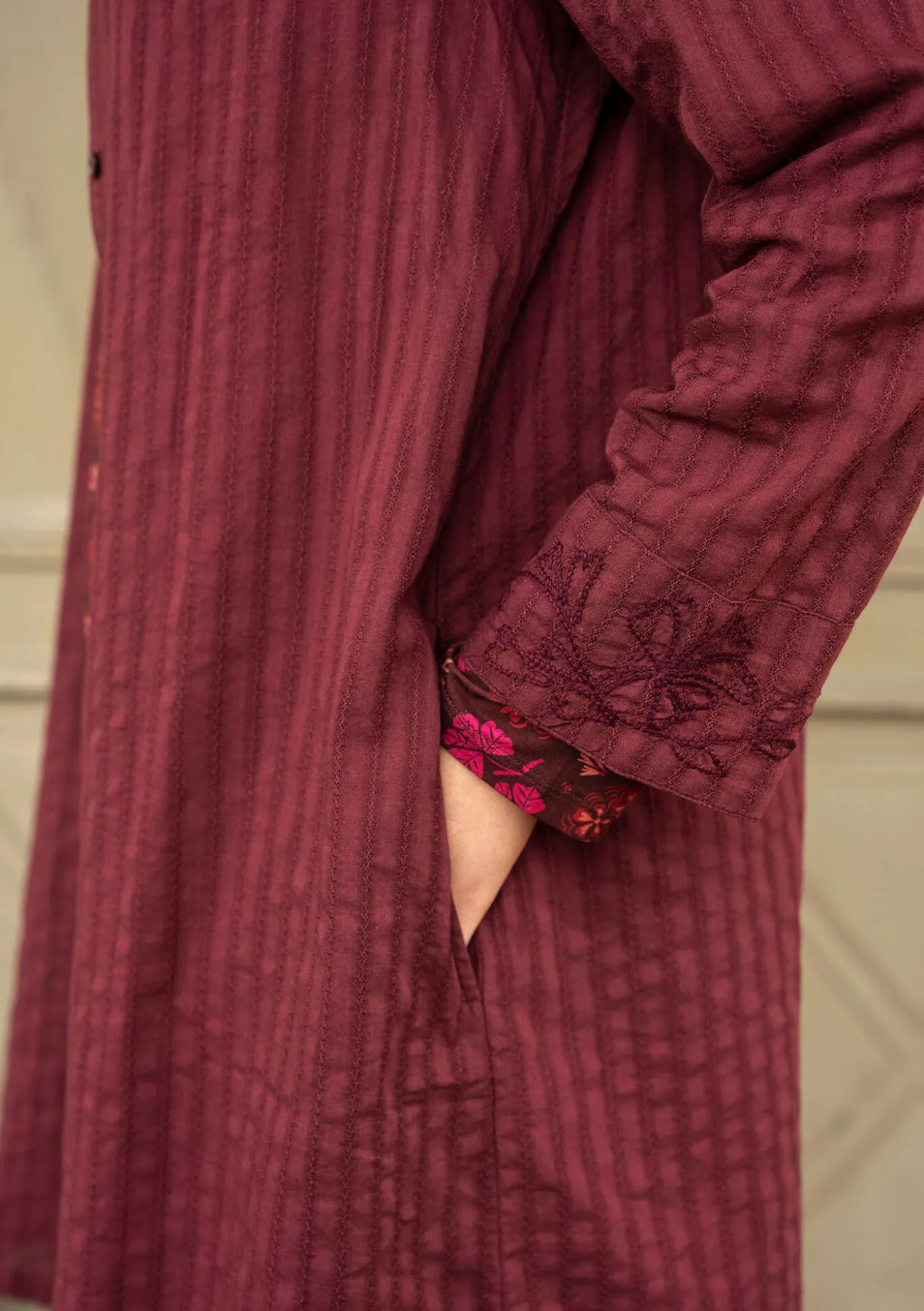 Paitamallinen kangasmekko "Värmland" ekopuuvillaa