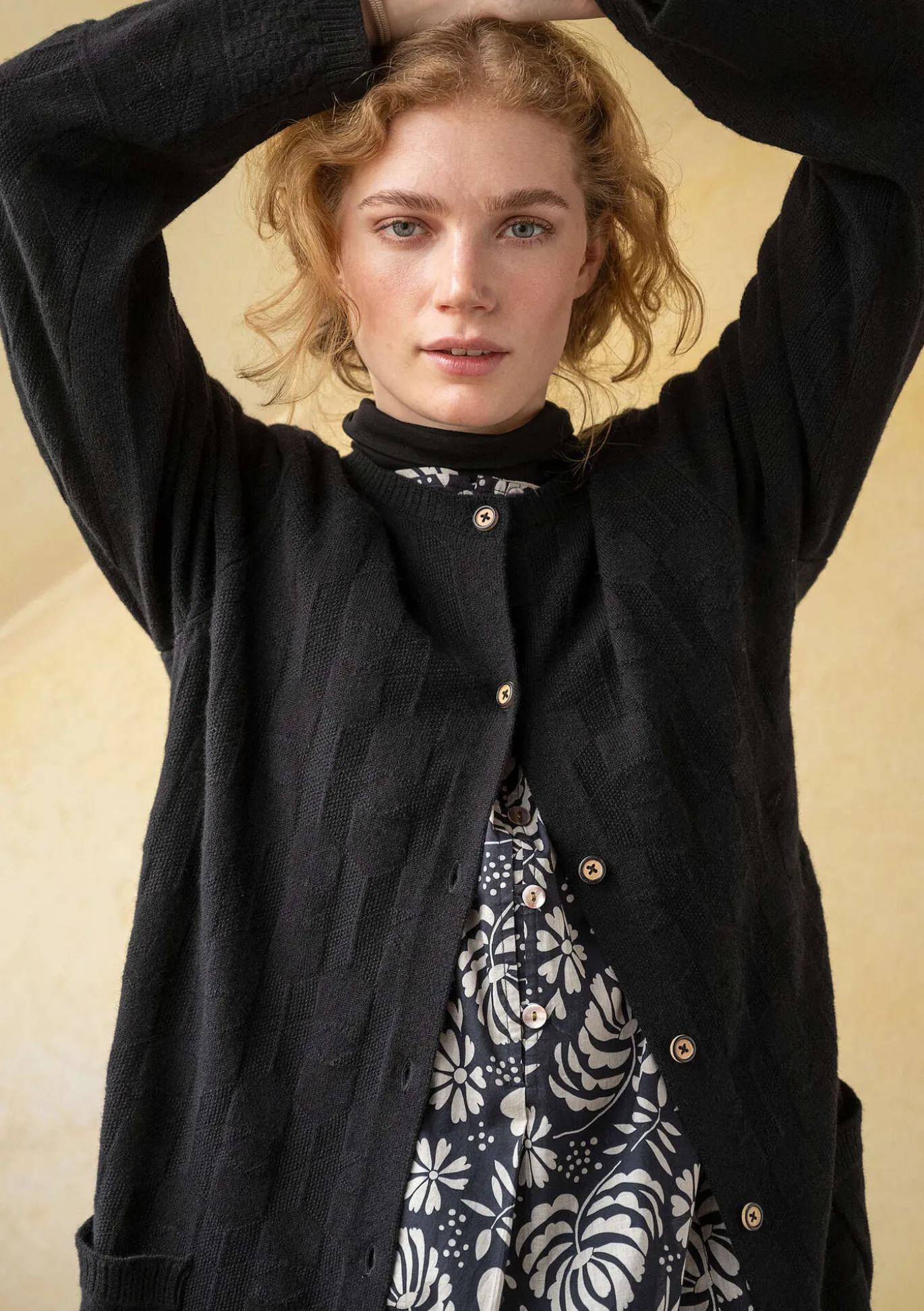 Pitkä neuletakki "Capella" karitsanvillaa