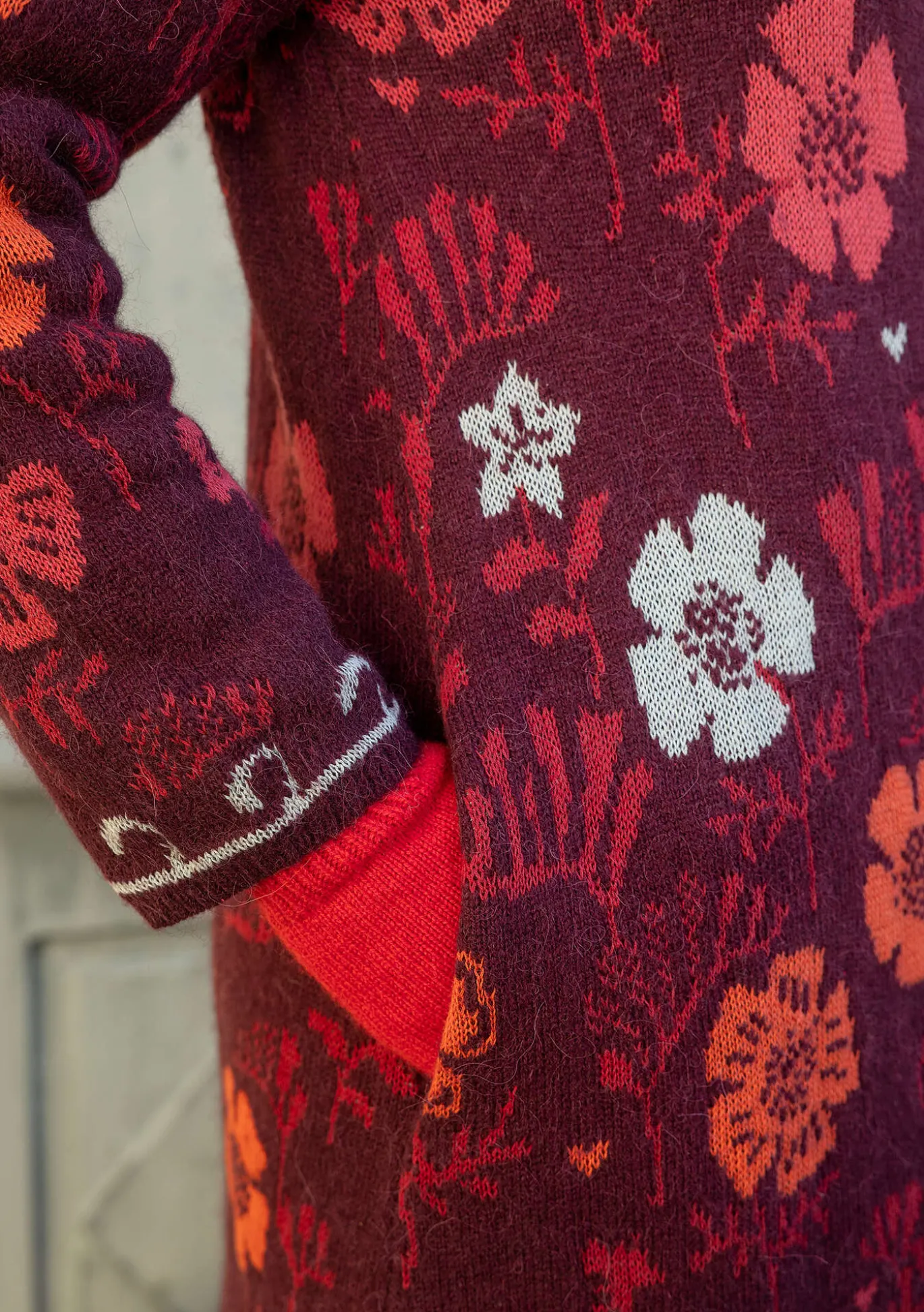 Pitkä neuletakki "Gnistra" alpakkasekoitetta sekä ekologista ja kierrätettyä puuvillaa