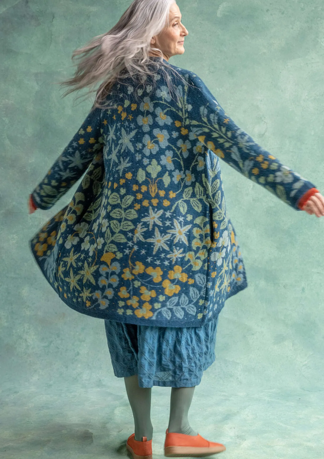 Pitkä neuletakki "Saga" kierrätettyä villaa