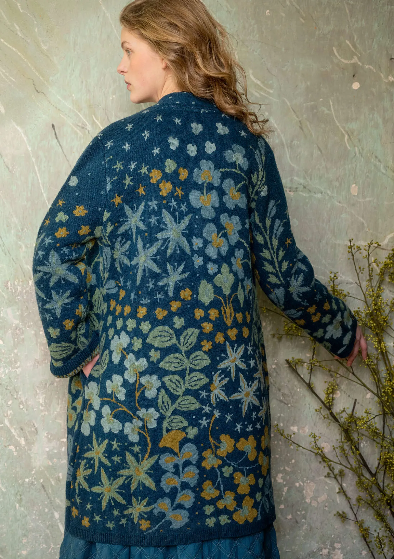 Pitkä neuletakki "Saga" kierrätettyä villaa