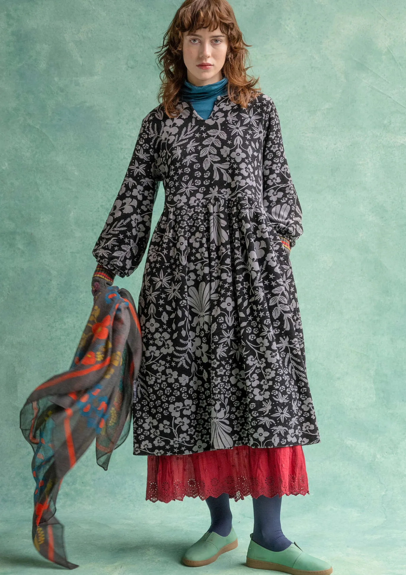 Veluurimekko "Katla" ekopuuvillaa ja kierrätettyä polyesteriä