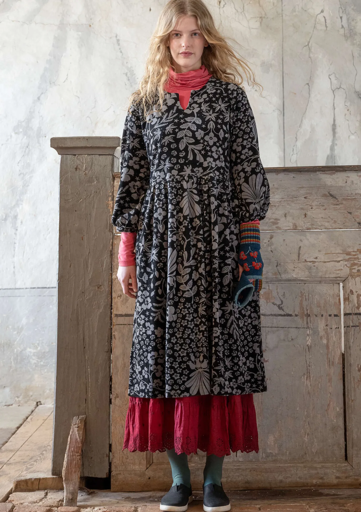 Veluurimekko "Katla" ekopuuvillaa ja kierrätettyä polyesteriä