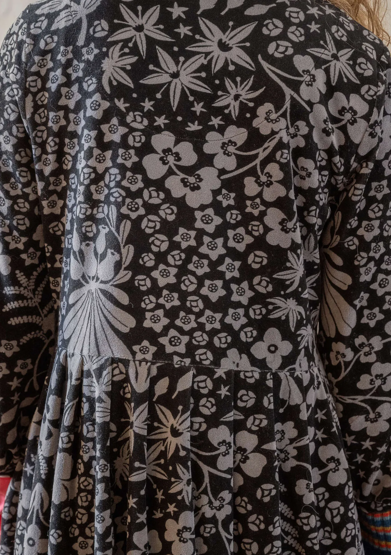 Veluurimekko "Katla" ekopuuvillaa ja kierrätettyä polyesteriä