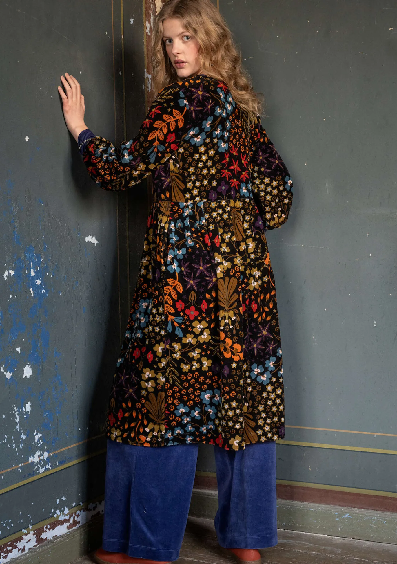 Veluurimekko "Katla" ekopuuvillaa ja kierrätettyä polyesteriä